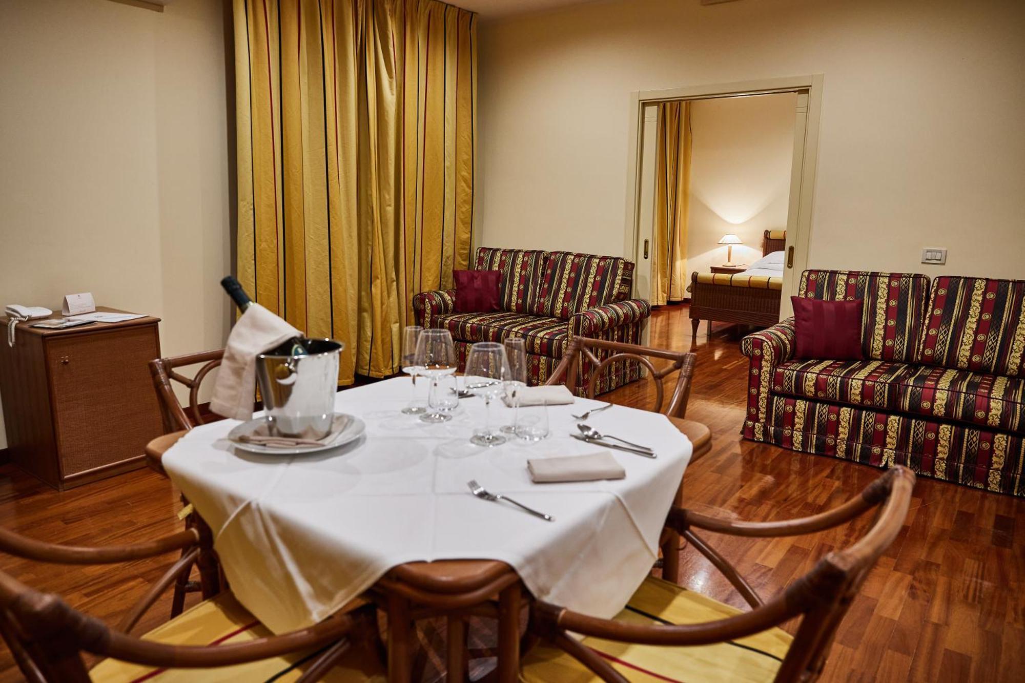 Appia Antica Hotel Corato Eksteriør billede